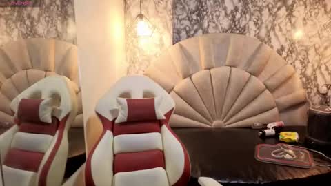 Snapshot of emmamiller__ chatting on March 18, 11:24 am online show from March 18, 11:24 am