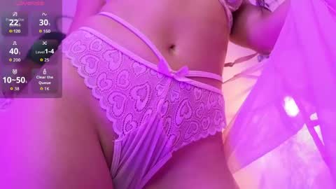 Snapshot of emmamiller__ chatting on March 31, 10:48 am online show from March 31, 10:48 am