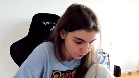 Snapshot of emmamon chatting on September 23, 11:24 am Emma online show from September 23, 11:24 am