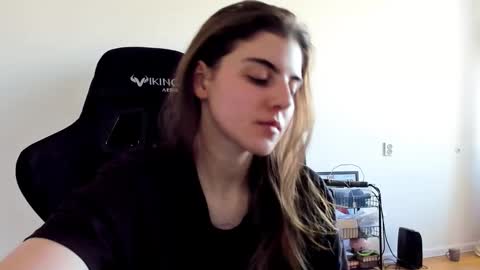 Snapshot of emmamon chatting on October 7, 11:29 am Emma online show from October 7, 11:29 am