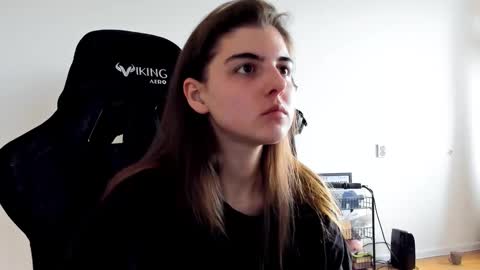 Snapshot of emmamon chatting on October 12, 10:14 am Emma online show from October 12, 10:14 am