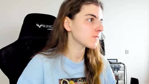 Snapshot of emmamon chatting on December 1, 9:36 am Emma online show from December 1, 9:36 am