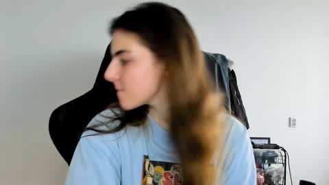 Snapshot of emmamon chatting on December 3, 10:35 am Emma online show from December 3, 10:35 am