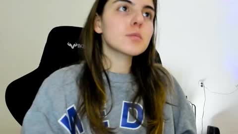 Snapshot of emmamon chatting on December 13, 8:14 pm Emma online show from December 13, 8:14 pm