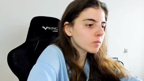 Snapshot of emmamon chatting on December 15, 10:52 am Emma online show from December 15, 10:52 am