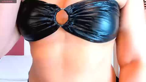 emmanaughty_ online show from December 19, 9:33 pm