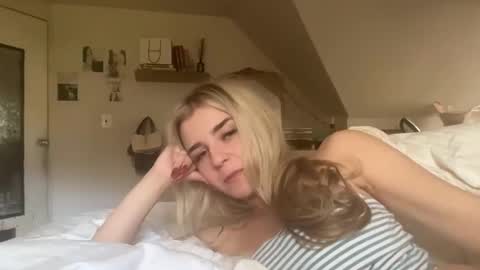 Snapshot of emmangel chatting on November 5, 3:34 pm EmmaAngel online show from November 5, 3:34 pm