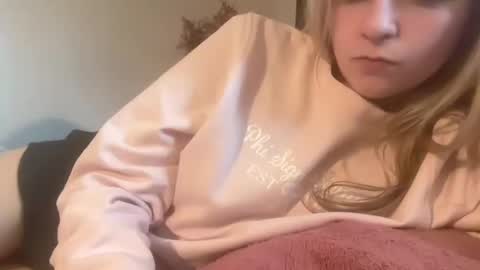 Snapshot of emmangel chatting on November 9, 7:01 pm EmmaAngel online show from November 9, 7:01 pm