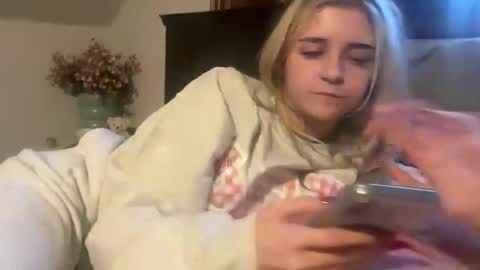 Snapshot of emmangel chatting on December 13, 9:09 pm EmmaAngel online show from December 13, 9:09 pm