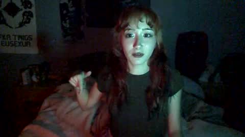 Snapshot of emmarose2000s chatting on August 6, 5:53 am emmarose2000s online show from August 6, 5:53 am
