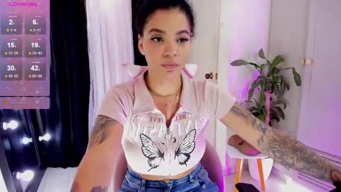 Snapshot of emmarusselx chatting on October 1, 9:21 pm Emma Russell online show from October 1, 9:21 pm