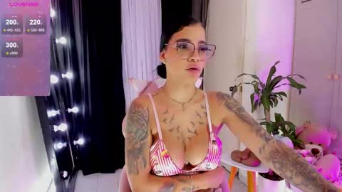 Snapshot of emmarusselx chatting on October 21, 3:07 am Emma Russell online show from October 21, 3:07 am