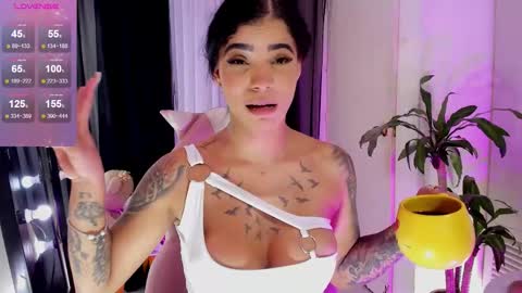 Snapshot of emmarusselx chatting on November 8, 11:25 pm Emma Russell online show from November 8, 11:25 pm