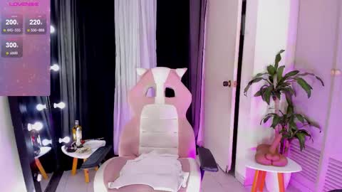 Snapshot of emmarusselx chatting on November 20, 11:04 pm Emma Russell online show from November 20, 11:04 pm