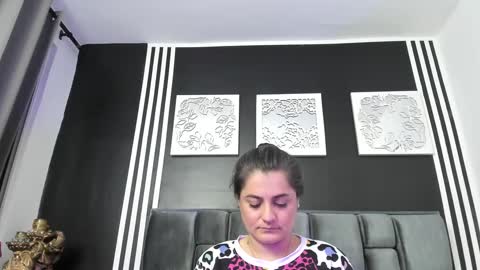 Snapshot of emmasantaleon chatting on February 1, 11:37 pm EMMA online show from February 1, 11:37 pm