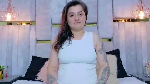 Snapshot of emmasantaleon chatting on September 10, 9:48 pm EMMA online show from September 10, 9:48 pm
