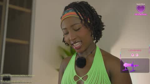 Snapshot of emmasanzoficial chatting on February 12, 10:43 am Sara online show from February 12, 10:43 am