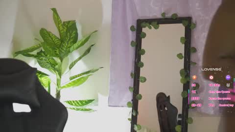 Snapshot of emmasanzoficial chatting on February 19, 11:50 am Sara online show from February 19, 11:50 am