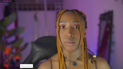 Snapshot of emmasanzoficial chatting on March 1, 10:17 am Sara online show from March 1, 10:17 am