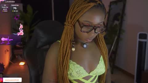 Snapshot of emmasanzoficial chatting on March 9, 12:20 pm Sara online show from March 9, 12:20 pm