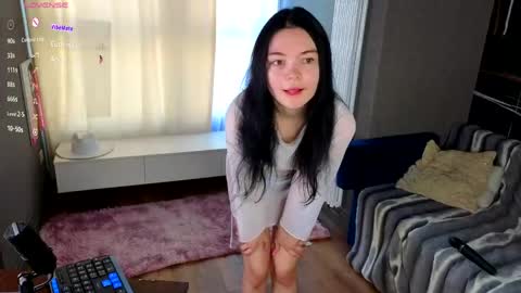 Snapshot of emmasmall chatting on June 6, 6:07 am Petite girl Emmy online show from June 6, 6:07 am