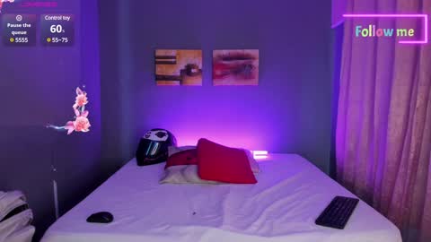 Emma online show from December 19, 5:29 pm