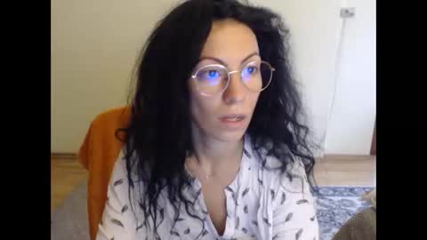 Snapshot of emmatoo95 chatting on October 9, 10:13 am Emmatoo online show from October 9, 10:13 am