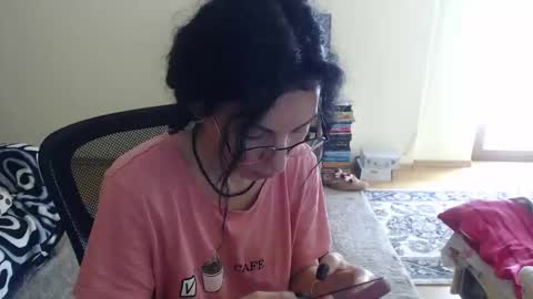 Snapshot of emmatoo95 chatting on October 16, 9:32 am Emmatoo online show from October 16, 9:32 am