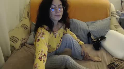 Snapshot of emmatoo95 chatting on October 29, 8:54 pm Emmatoo online show from October 29, 8:54 pm