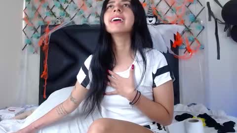 Snapshot of emmawillliams chatting on November 3, 1:34 pm Emma online show from November 3, 1:34 pm