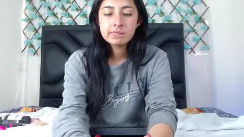 Snapshot of emmawillliams chatting on November 9, 6:17 pm Emma online show from November 9, 6:17 pm