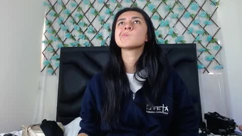 Snapshot of emmawillliams chatting on November 16, 4:34 pm Emma online show from November 16, 4:34 pm