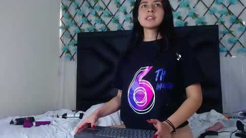 Snapshot of emmawillliams chatting on November 26, 3:35 pm Emma online show from November 26, 3:35 pm