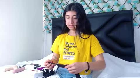 Snapshot of emmawillliams chatting on December 2, 3:51 pm Emma online show from December 2, 3:51 pm