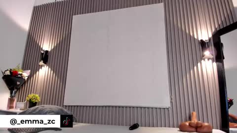 emmazc_ online show from October 10, 8:19 pm