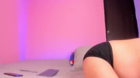 Snapshot of emmi_00 chatting on December 4, 3:38 am Emmi online show from December 4, 3:38 am