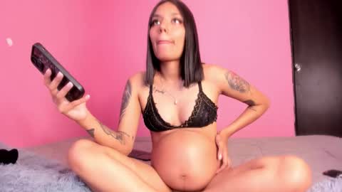 Snapshot of emmi_00 chatting on December 18, 4:29 am Emmi online show from December 18, 4:29 am