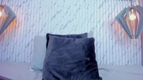 Snapshot of emmi_love_ chatting on December 6, 3:22 pm Emmi online show from December 6, 3:22 pm