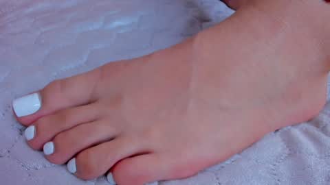 Snapshot of emmi_love_ chatting on December 9, 8:12 pm Emmi online show from December 9, 8:12 pm