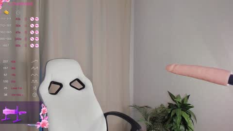 Snapshot of emmicanfly chatting on January 19, 5:48 am Emmi online show from January 19, 5:48 am