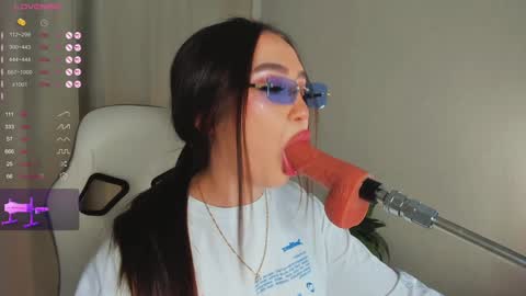 Snapshot of emmicanfly chatting on January 21, 5:30 pm Emmi online show from January 21, 5:30 pm