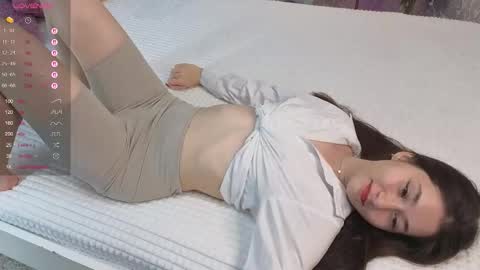 Snapshot of emmicanfly chatting on November 6, 11:44 am Emmi online show from November 6, 11:44 am