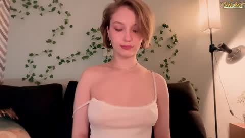 Snapshot of emmie_blush chatting on April 6, 3:35 pm Emily online show from April 6, 3:35 pm