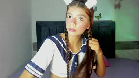 Snapshot of emmie_bunny chatting on April 2, 9:45 pm Emmie online show from April 2, 9:45 pm