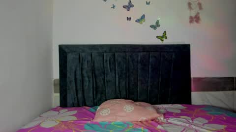 Snapshot of emmie_bunny chatting on April 14, 11:00 pm Emmie online show from April 14, 11:00 pm