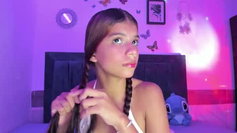 Snapshot of emmie_bunny chatting on April 18, 11:27 pm Emmie online show from April 18, 11:27 pm