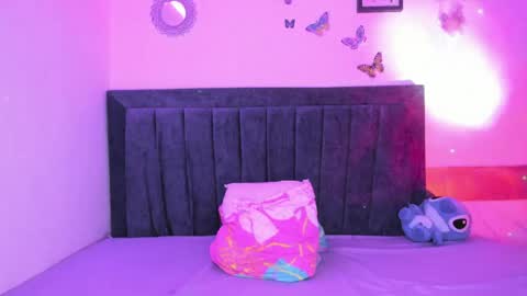 Snapshot of emmie_bunny chatting on April 21, 2:51 am Emmie online show from April 21, 2:51 am