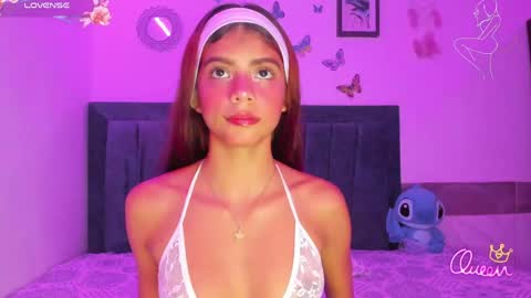 Snapshot of emmie_bunny chatting on April 23, 10:12 pm Emmie online show from April 23, 10:12 pm