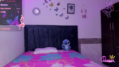 Snapshot of emmie_bunny chatting on May 15, 10:06 pm Emmie online show from May 15, 10:06 pm
