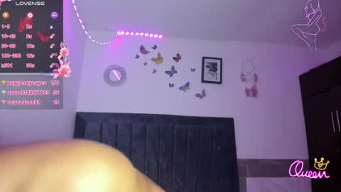 Snapshot of emmie_bunny chatting on May 19, 2:18 am Emmie online show from May 19, 2:18 am